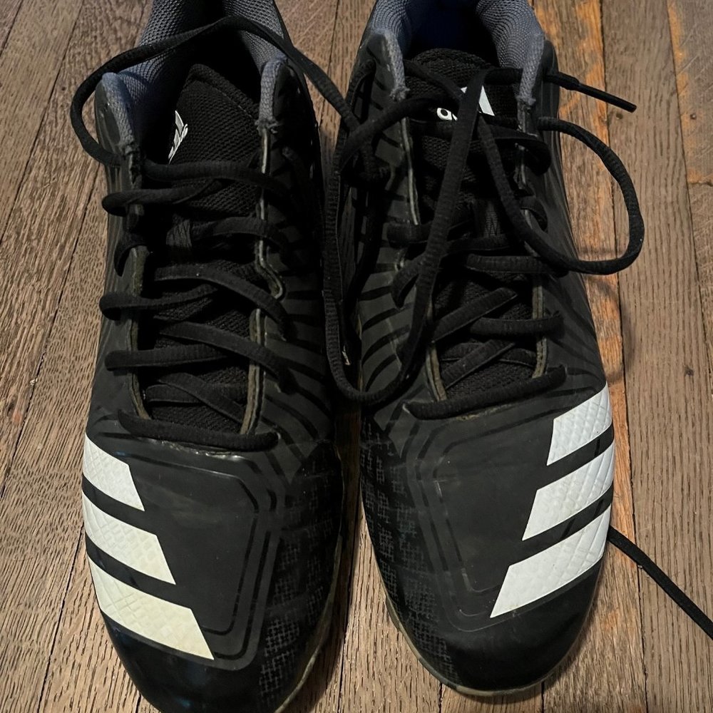 Mens Adidas Baseball cleats- size 10- hardly worn-great condition